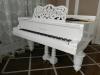 Продаю белый рояль J. BECKER